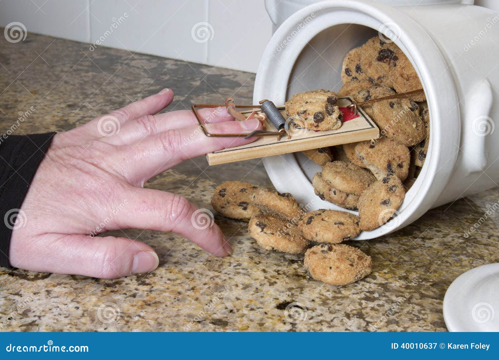 mousetrap-cookie-jar-hand-stuck-being-pranked-40010637.jpg